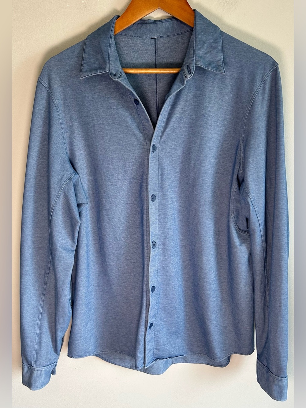 Lululemon Commission Men's Button Up Shirt Size M LS River Blue Enzyme Dye